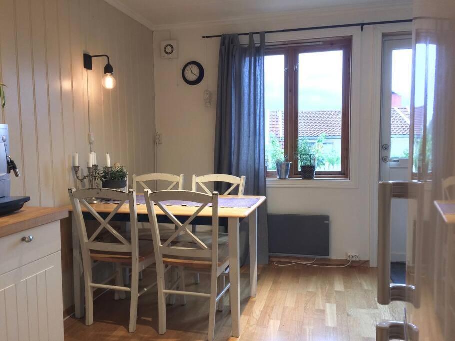 Cosy Flat For 4 Persons Apartment Kristiansand Bagian luar foto
